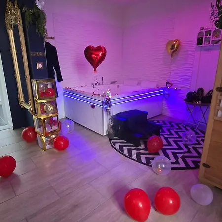 러브호텔 Maison Equipee Avec Petit Dejeuner Gratuit - Balneo- Sauna - Siege Massant Et Piece Secrete