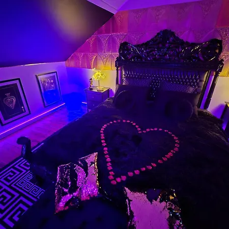 Maison Equipee Avec Petit Dejeuner Gratuit - Balneo- Sauna - Siege Massant Et Piece Secrete Liefdeshotel Brachy