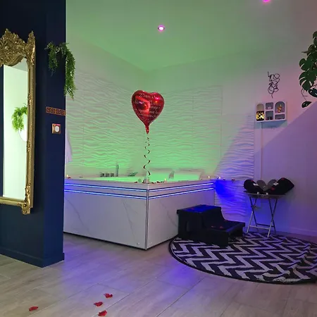 Maison Equipee Avec Petit Dejeuner Gratuit - Balneo- Sauna - Siege Massant Et Piece Secrete Liefdeshotel *