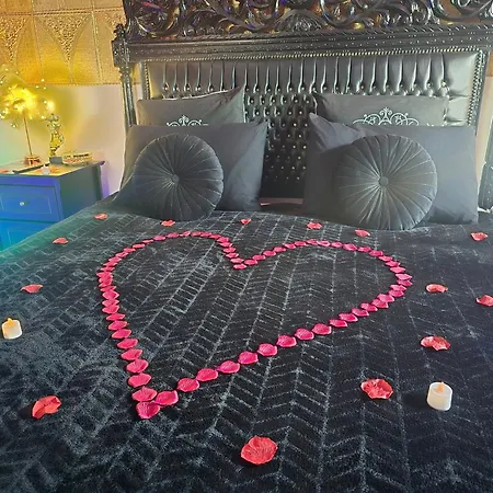 Love hôtel Maison équipée Avec Petit Déjeuner Gratuit - Balnéo- Sauna - Siège Massant Et Pièce Secrète *